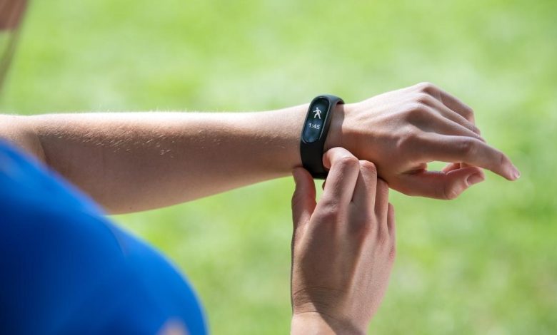 ARE THERE ANY HEALTH BENEFITS OF USING A FITNESS TRACKER